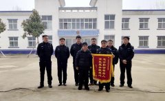 西平县公安局权寨派出所:民警寒冬深夜救助走失老人受称赞