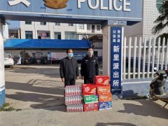 河南淮滨：白衣天使向民警捐赠物品