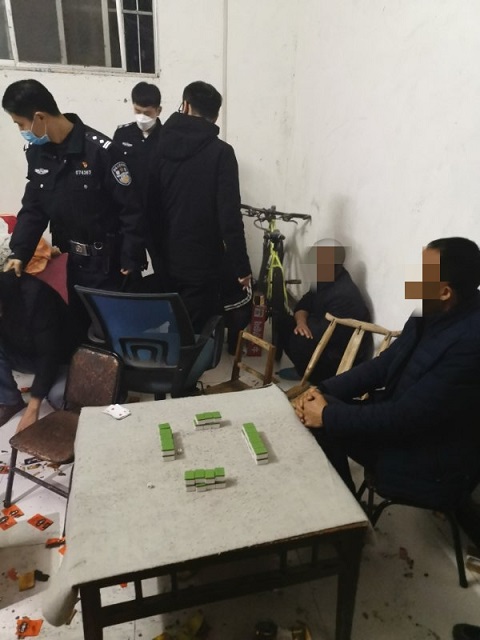 西平警方打掉一聚众赌博窝点 抓获十