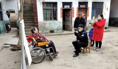 民警上门“解难题” 为患病老人补办身份证