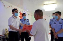 西平县公安局为患病辅警捐款送温暖
