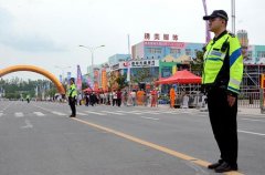 西平警方圆满完成中国服装直播日安