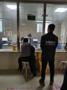 老赖拒执行 被拘路上忙还款