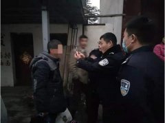 西平民警连续救助两名走失群众