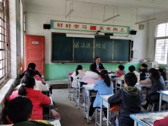 西平法院送法进课堂 为青少年播撒法