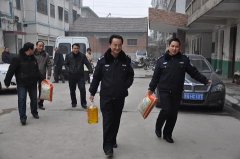 确山县公安局:寒冬送温暖